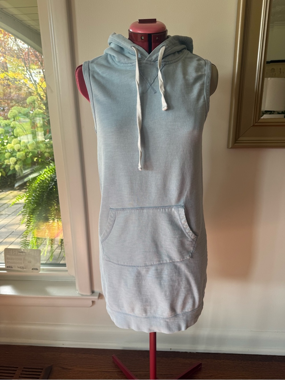 SLEEVELESS HOODIE MINI DRESS